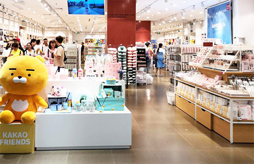 花都名創優品貨架怎樣布局的?