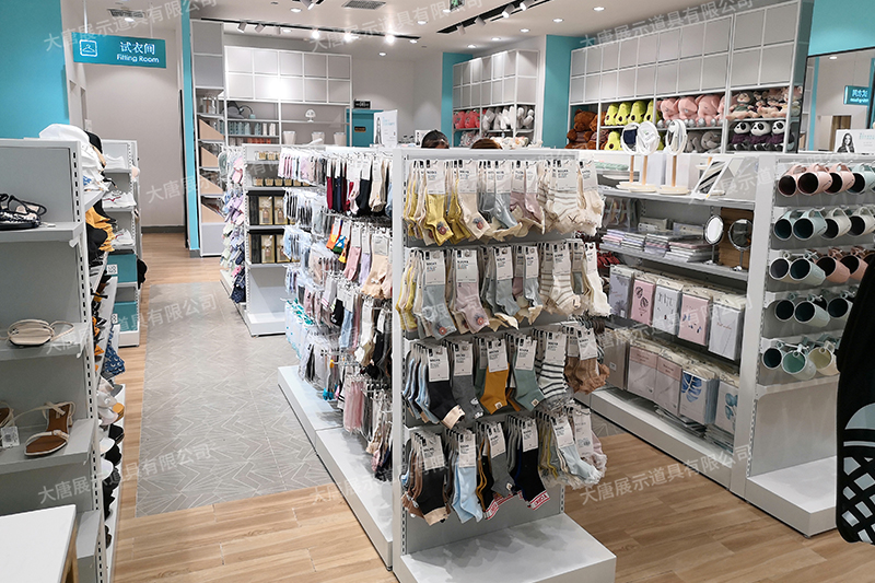 西寧精品店貨架，NOME貨架，諾米陳列架，大唐展示貨架，北歐風(fēng)貨架，三元店貨架