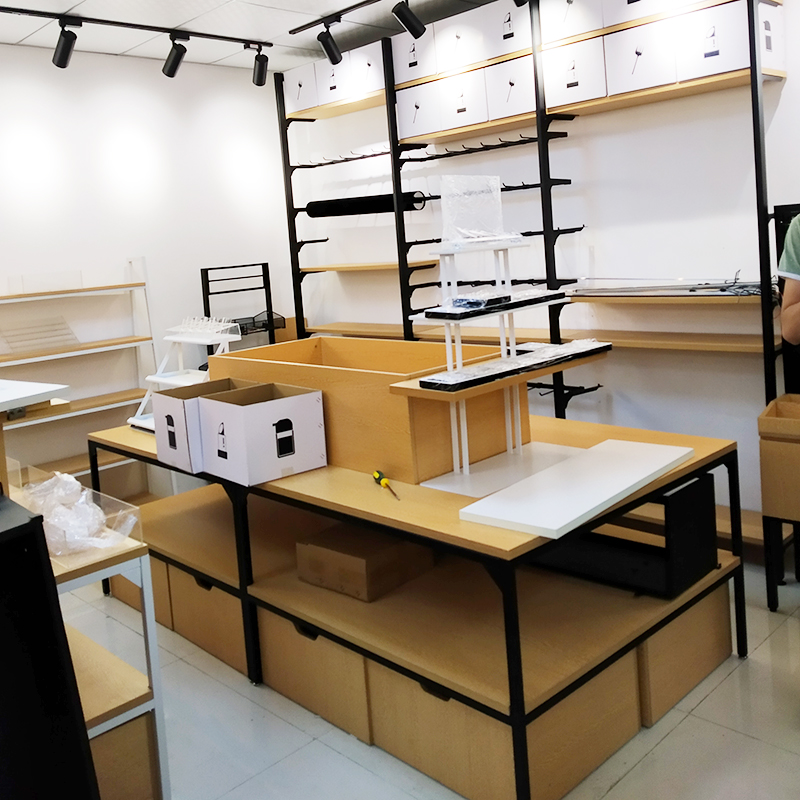 內(nèi)蒙古名創(chuàng)實體店貨架