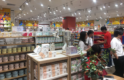 德陽百貨商店要如何擺放貨架才能吸引顧客