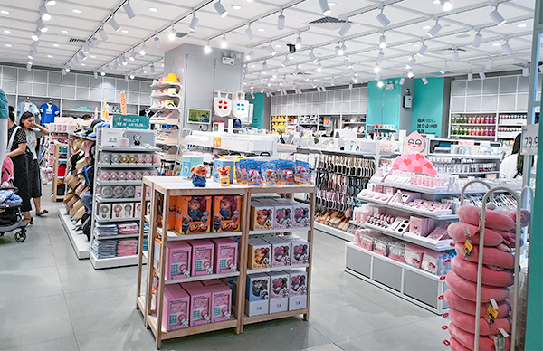 東莞廣州大唐貨架帶你了解精品店鋼木貨架的特點