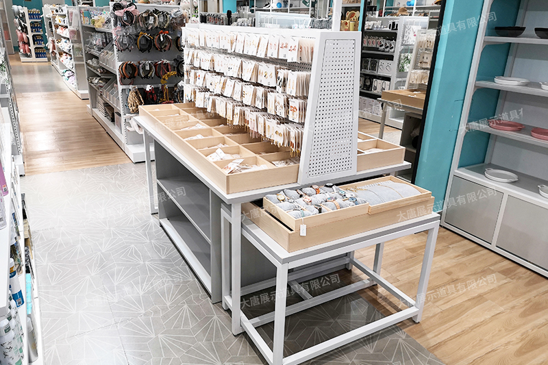 襄陽精品店貨架，NOME貨架，諾米陳列架，大唐展示貨架，北歐風貨架，三元店貨架