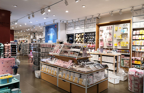 蕪湖經(jīng)營(yíng)精品店貨架要如何做促銷(xiāo)活動(dòng)_大唐展示貨架廠