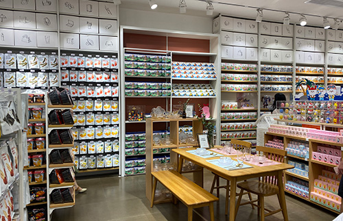 精品店門(mén)面沒(méi)有櫥窗該用什么方法吸引顧客_廣州大唐展