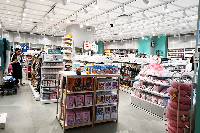 蘿崗精品店貨架，NOME貨架，諾米陳列架，大唐展示貨架，北歐風貨架，三元店貨架