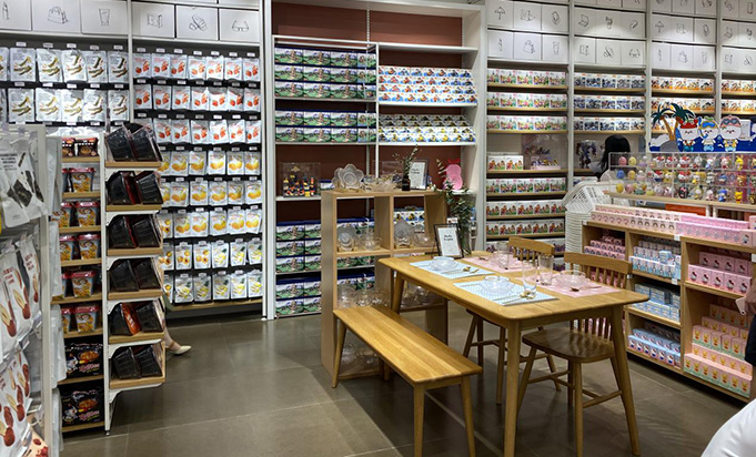 黑龍江名創優品貨架訂制案例