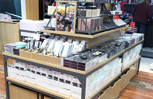 臨夏回族?重大消息，名創優品貨架批發來襲