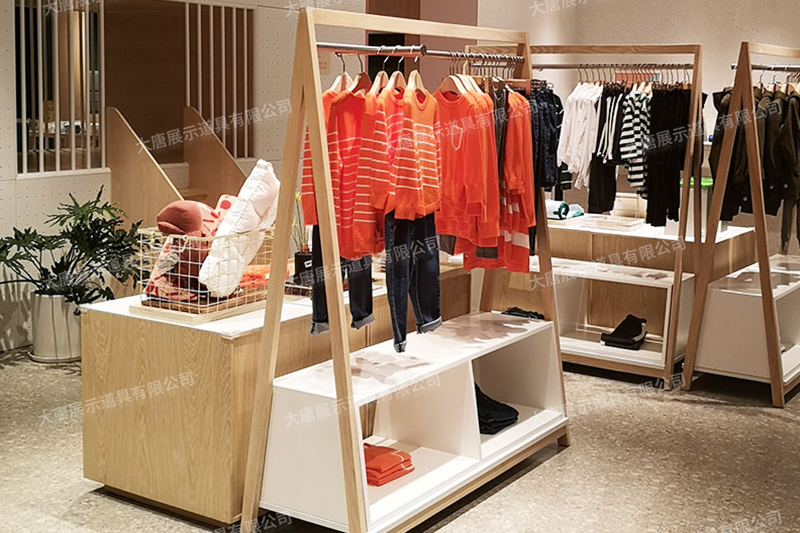 湛江服裝店貨架，服裝貨架， 服裝店道具，服裝中島柜， 女裝貨架靠墻，大唐展示貨架