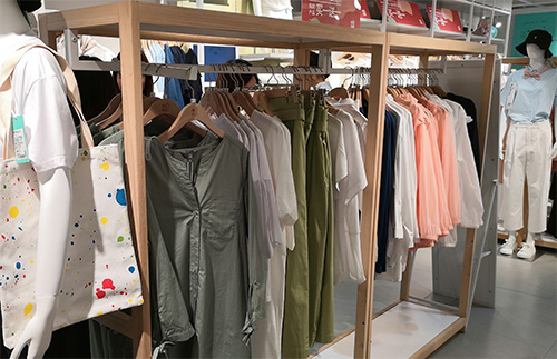 畢節到底服裝店貨架如何放置才是正確的