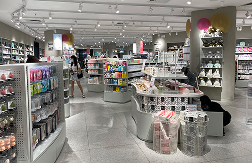 貴陽精品貨架廠家教您精品店貨架陳列與布局方法