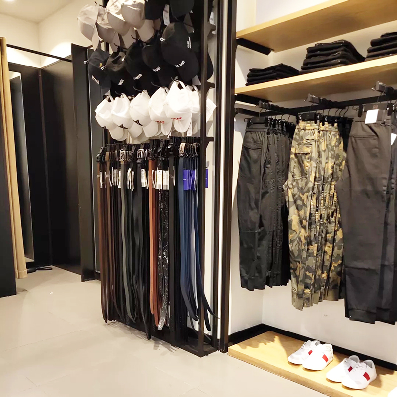 來(lái)賓衣物貨架