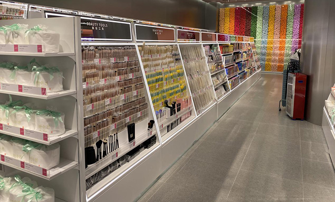 彩妝陳列柜定制案例