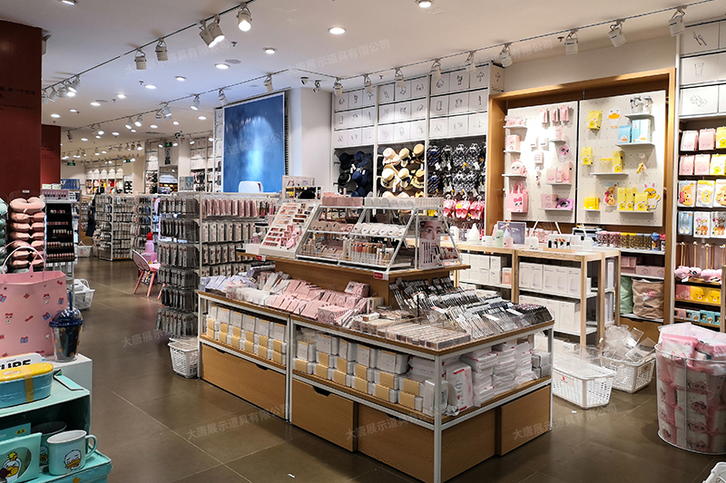 湖北名創優品貨架,名創優品貨架定制,定制展示柜,展示貨架 湖北名創優品貨架,名創優品貨架定制,定制展示柜,展示貨架