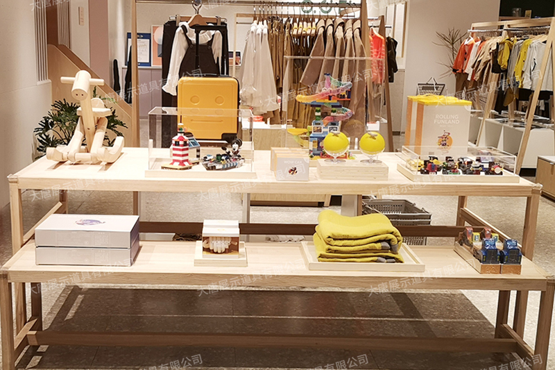 自貢服裝店貨架，服裝貨架， 服裝店道具，服裝中島柜， 女裝貨架靠墻，大唐展示貨架