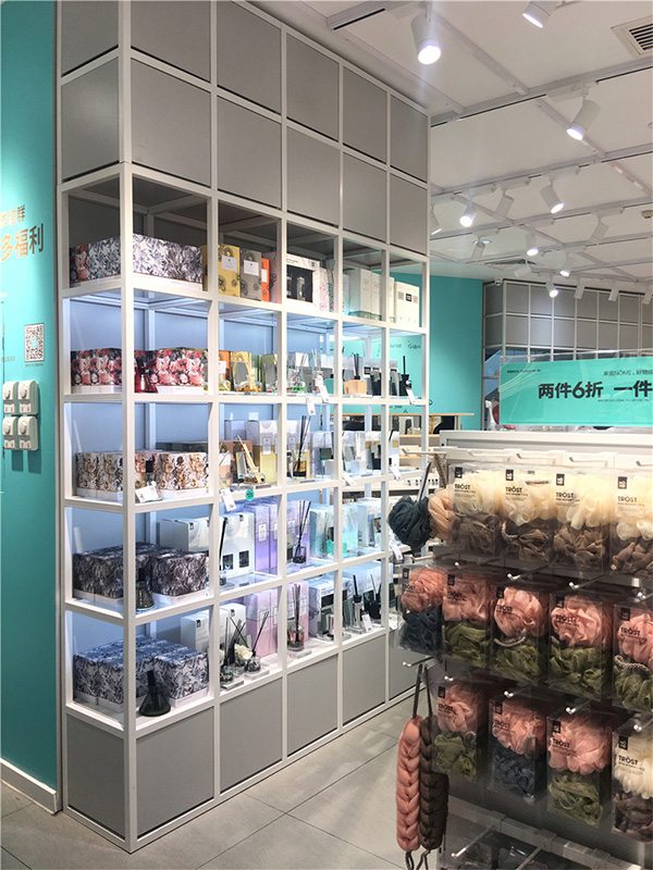 佛山貨架批發(fā)廠分享定制飾品店貨架的基本流程