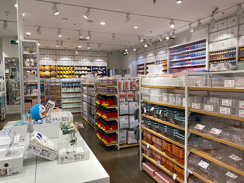 湖北名創(chuàng)優(yōu)品陳列架,諾米展示架,精品店展示柜定制廠家 湖北名創(chuàng)優(yōu)品陳列架,諾米展示架,精品店展示柜定制廠家